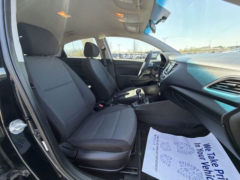 Used 2018 Hyundai Accent SE FWD image 23