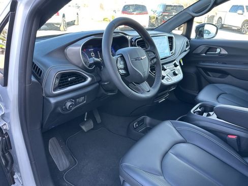 New 2026 Chrysler Pacifica Select image 63