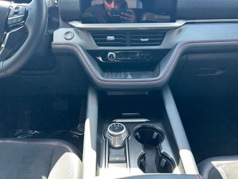 Used 2025 Ford Explorer ST image 11