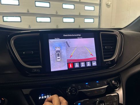 New 2026 Chrysler Pacifica Select AWD/4WD image 23