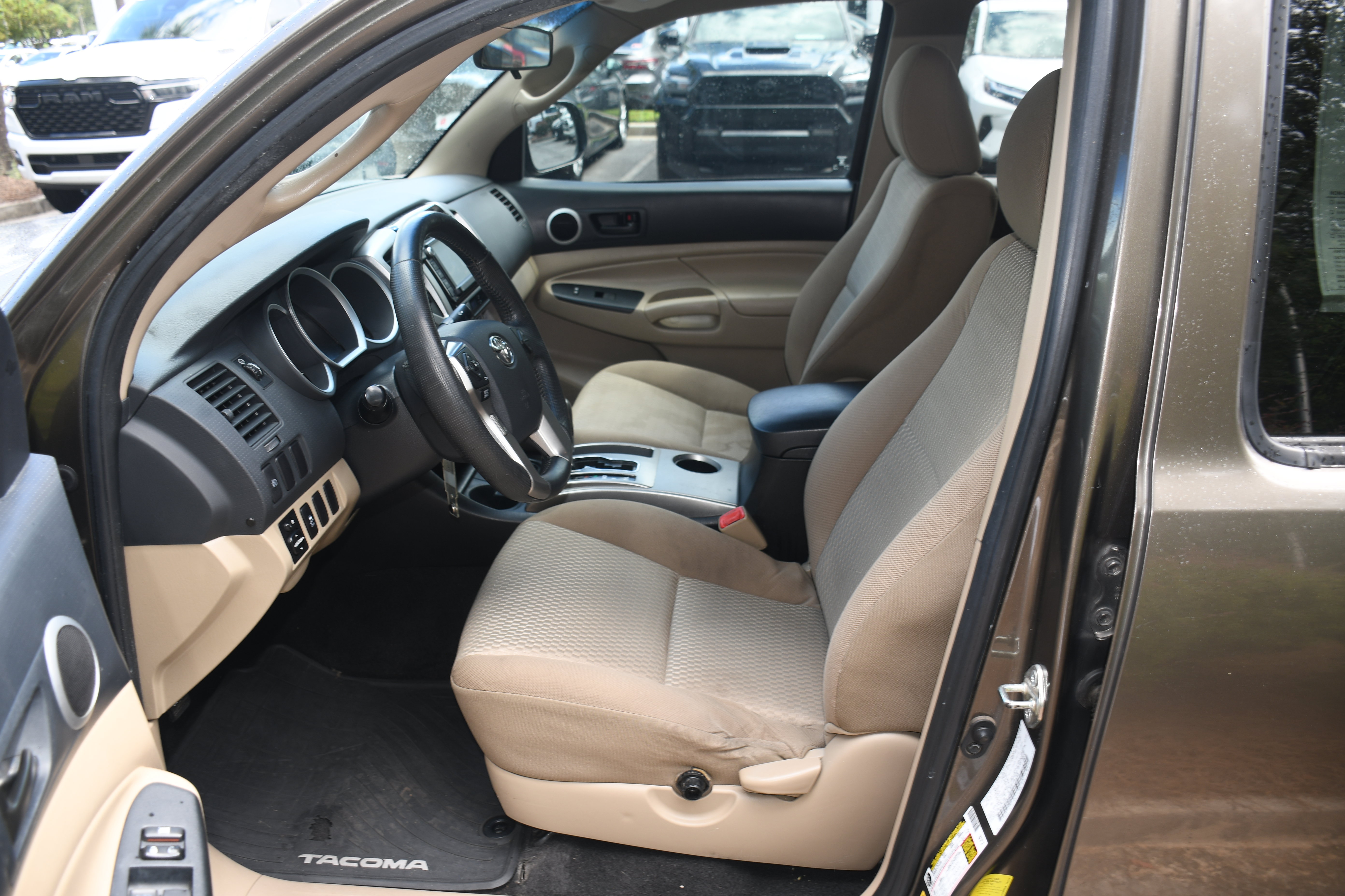 Used 2014 Toyota Tacoma PreRunner w/ SR5 Package RWD image 7