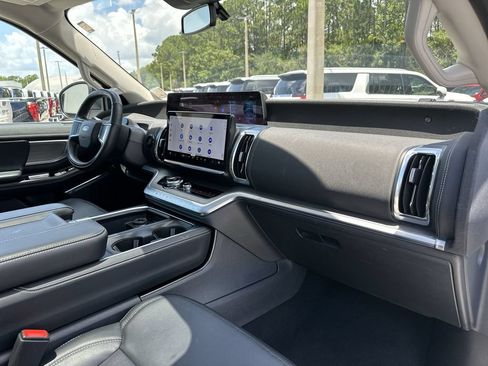 Used 2025 Ford Expedition Platinum AWD/4WD image 29