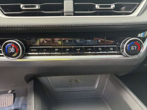 Used 2025 Chevrolet Equinox LT w/ Convenience Package II image 20