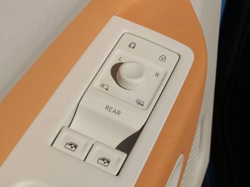 New 2025 Volkswagen ID. Buzz 1st Edition image 20