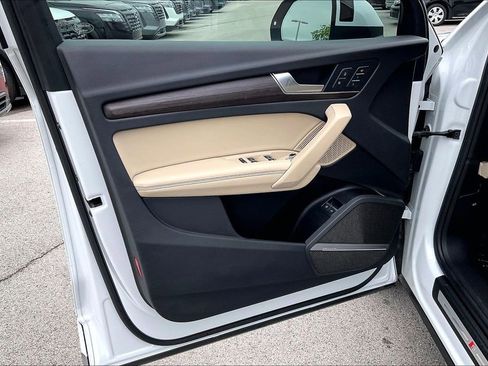 Used 2023 Audi Q5 e Premium Plus w/ Premium Plus Package AWD/4WD image 25