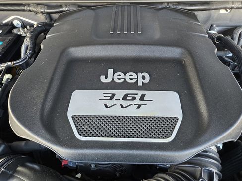 Used 2012 Jeep Wrangler Unlimited Sahara w/ Connectivity Group image 17