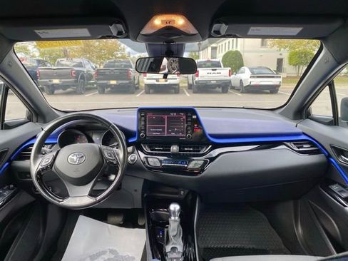 Used 2022 Toyota C-HR XLE image 32