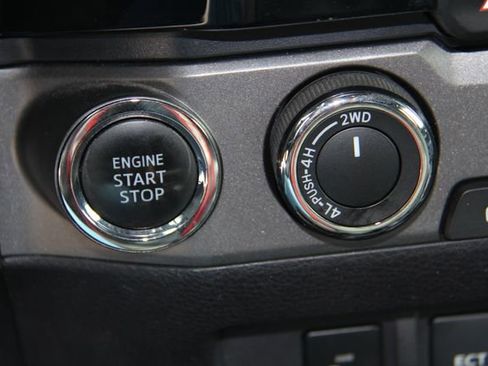 Used 2018 Toyota Tacoma TRD Off-Road w/ Technology Package image 28