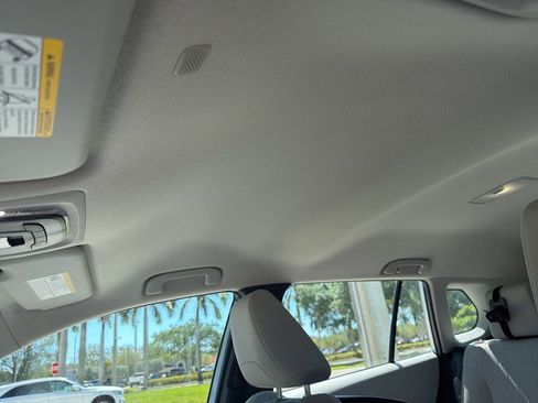 Used 2022 Toyota Corolla Cross L FWD image 5