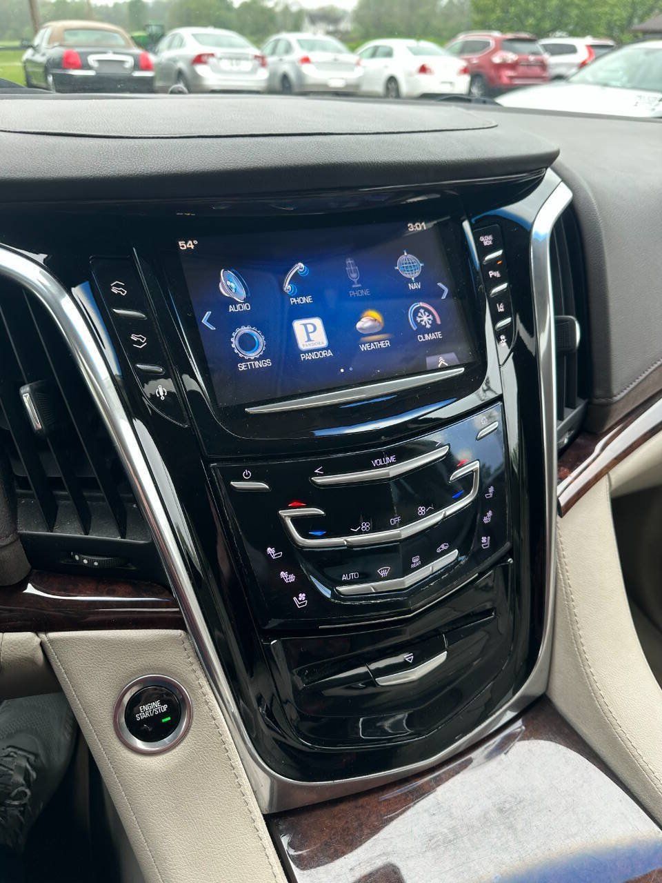 Used 2015 Cadillac Escalade ESV Luxury AWD/4WD image 32
