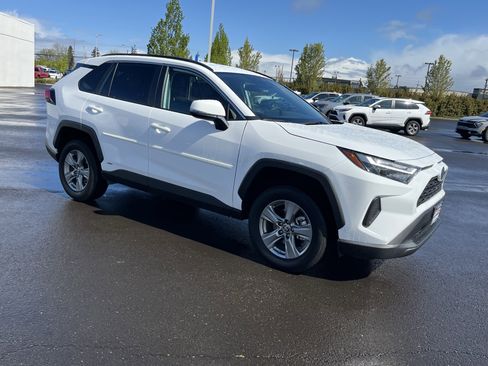 Used 2024 Toyota RAV4 LE image 7