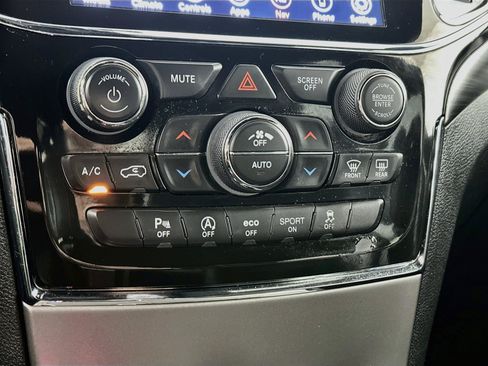 Used 2021 Jeep Grand Cherokee Laredo X AWD/4WD image 16