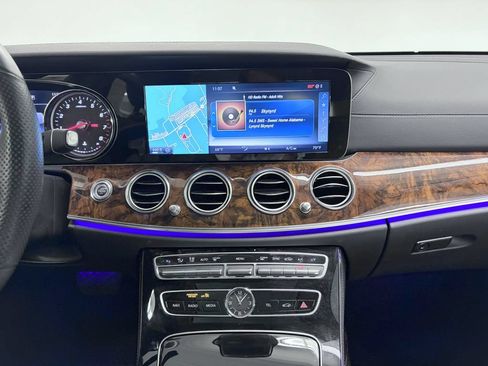 Used 2017 Mercedes-Benz E 300 4MATIC image 18