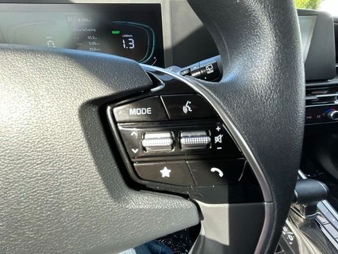 Used 2025 Kia Niro LX FWD image 19