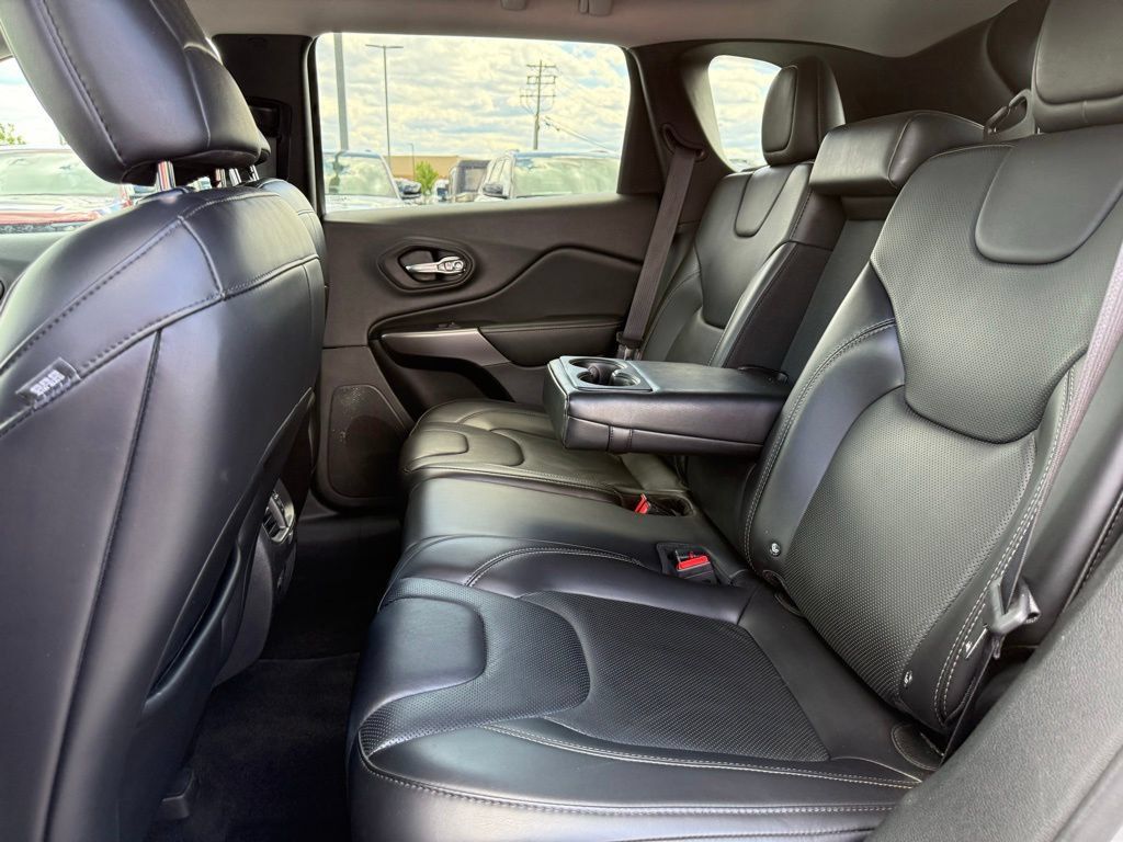 Used 2019 Jeep Cherokee Limited AWD/4WD image 23