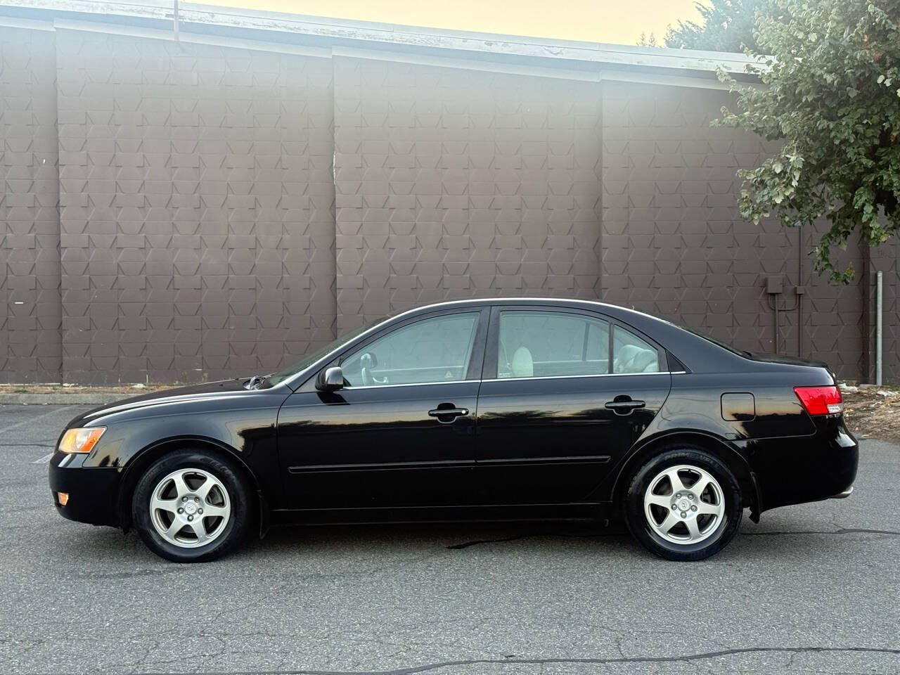Used 2006 Hyundai Sonata V6 FWD image 3