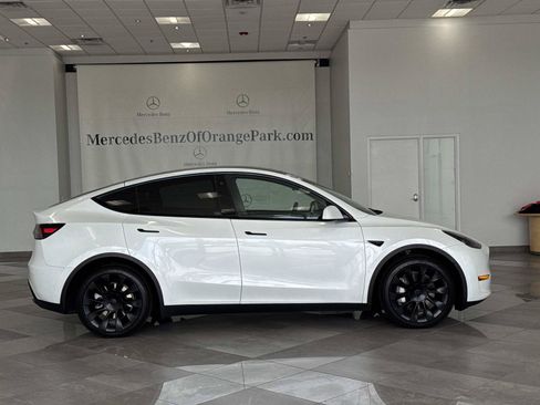 Used 2023 Tesla Model Y Long Range AWD/4WD image 3