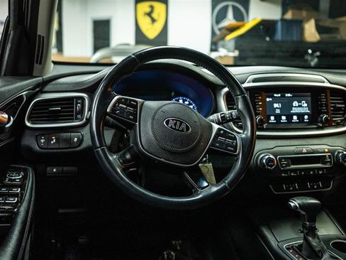 Used 2019 Kia Sorento S image 16