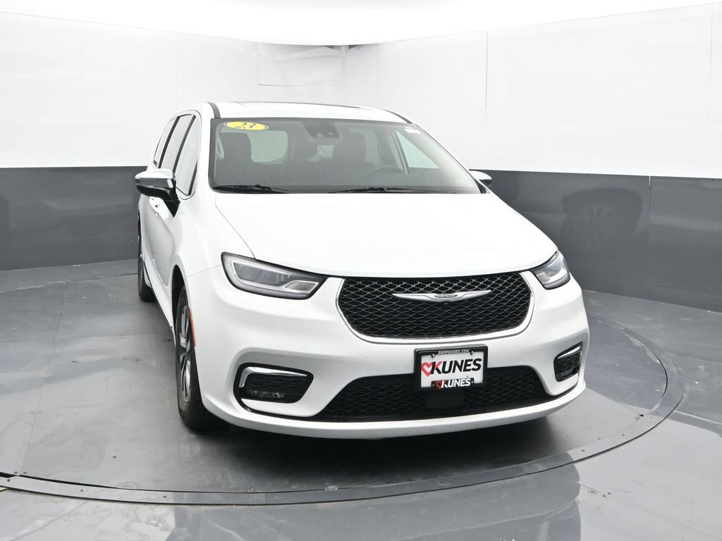 Used 2023 Chrysler Pacifica Limited FWD image 4