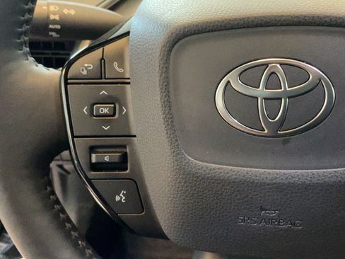 Used 2025 Toyota Prius XLE FWD image 16