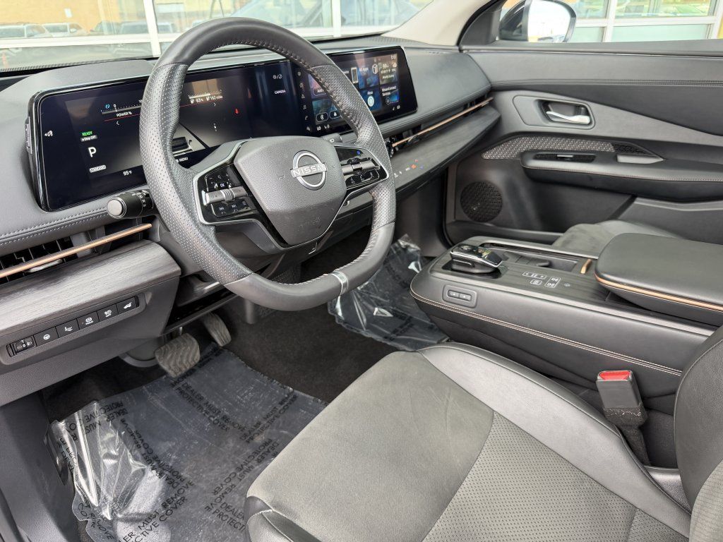 Used 2024 Nissan Ariya FWD image 32