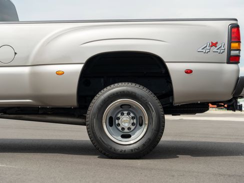 Used 2005 Chevrolet Silverado 3500 LT w/ Heavy-Duty Power Package image 4