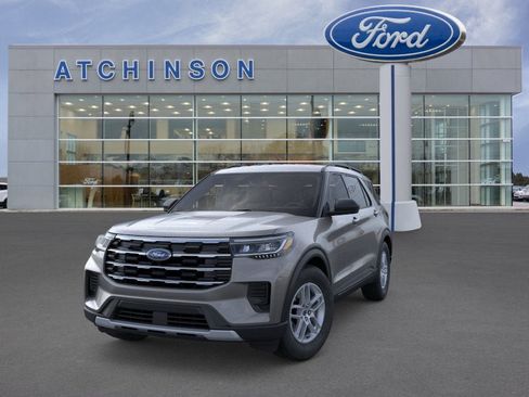 Used 2026 Ford Explorer Active AWD/4WD image 2