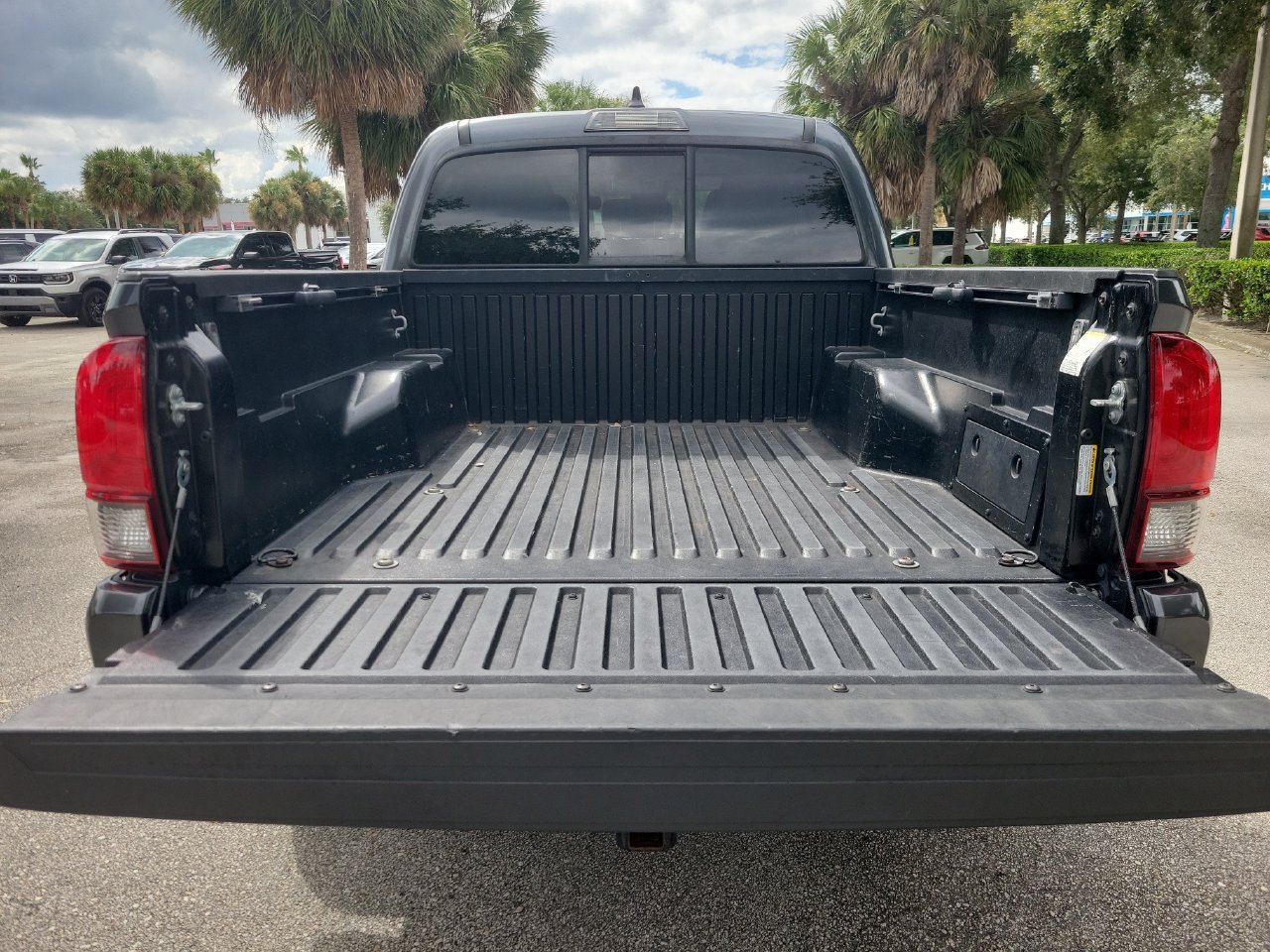 Used 2022 Toyota Tacoma SR AWD/4WD image 9