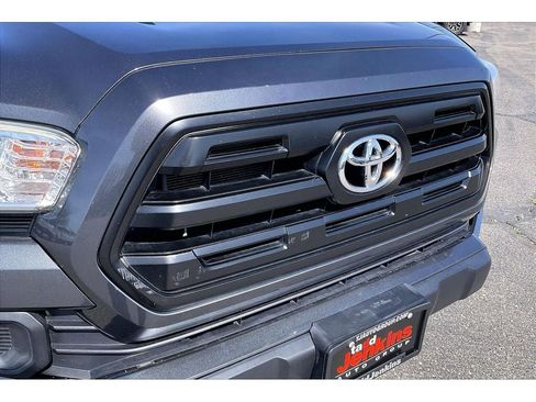 Used 2017 Toyota Tacoma SR w/ Tow Package AWD/4WD image 31