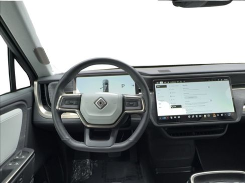 Used 2025 Rivian R1S Adventure AWD/4WD image 39