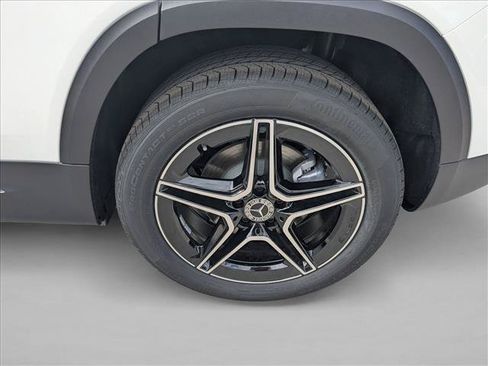Used 2026 Mercedes-Benz GLB 250 4MATIC image 9