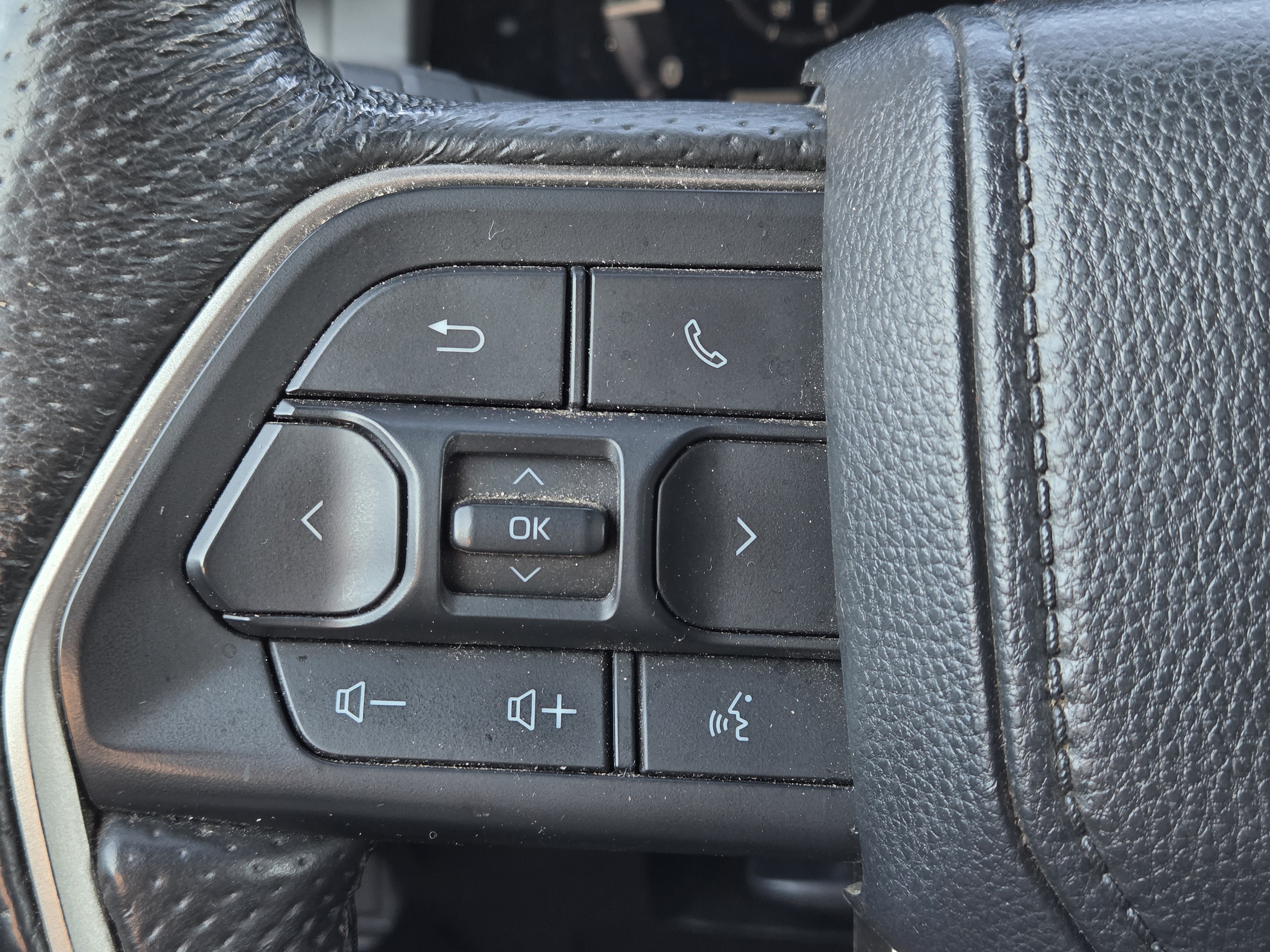 Used 2024 Toyota Tacoma TRD Off-Road AWD/4WD image 21