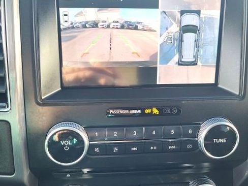 Used 2018 Ford Expedition Platinum image 3