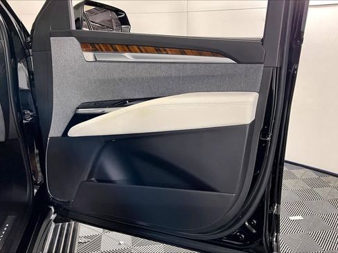 Used 2025 Cadillac Escalade Sport Platinum w/ LPO, Floor Liner Package image 20