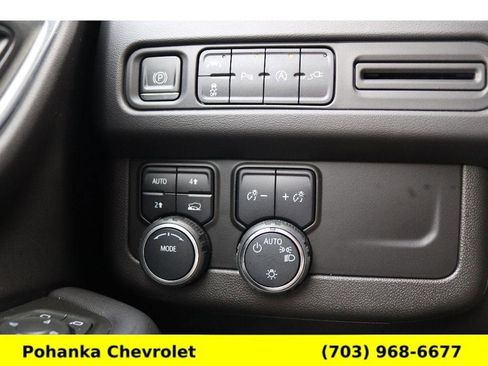 Used 2022 Chevrolet Suburban LT image 17