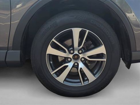 Used 2018 Toyota RAV4 XLE FWD image 4