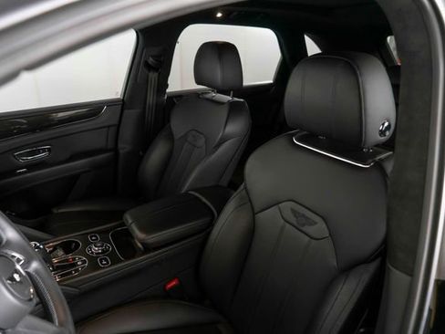 Used 2022 Bentley Bentayga AWD/4WD image 18
