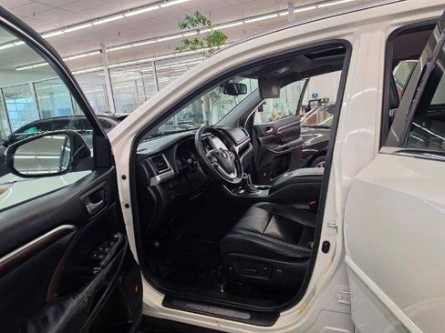 Used 2014 Toyota Highlander Limited FWD image 34