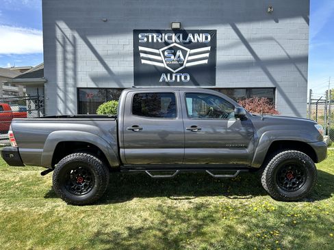 Used 2015 Toyota Tacoma 4x4 Double Cab w/ TRD Off-Road Package image 5