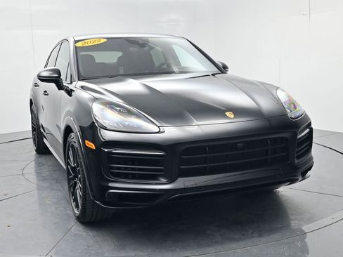 Used 2022 Porsche Cayenne GTS image 2