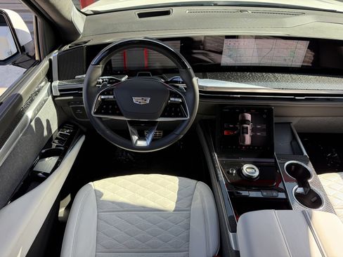 Used 2025 Cadillac Escalade V w/ LPO, ONYX Package image 26