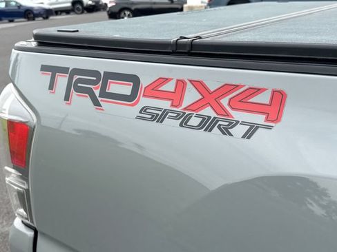 Used 2020 Toyota Tacoma TRD Sport AWD/4WD image 18