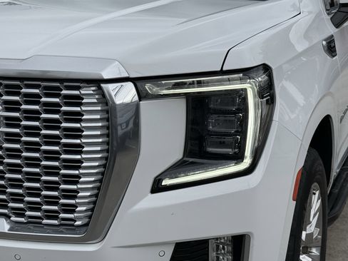 Used 2023 GMC Yukon XL Denali image 11