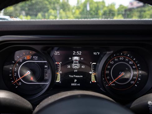 Used 2025 Jeep Wrangler Unlimited Rubicon AWD/4WD image 29