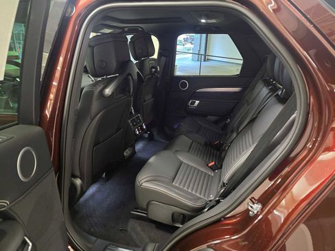 New 2026 Land Rover Discovery Limited Edition image 17