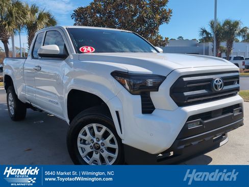 Certified 2024 Toyota Tacoma SR5 image 1