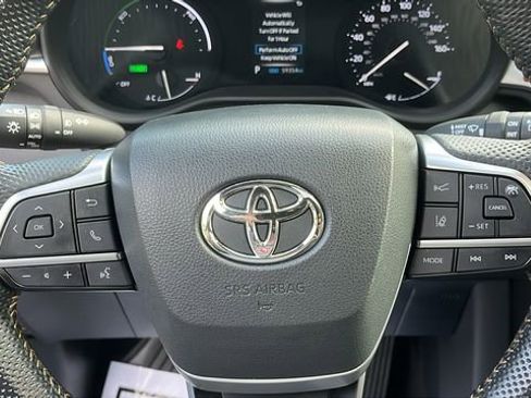 Certified 2024 Toyota Sienna XLE Woodland Edition image 11