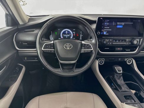 Certified 2024 Toyota Grand Highlander AWD image 23