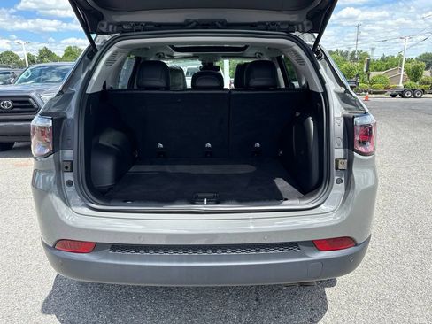 Used 2022 Jeep Compass Limited w/ Sun and Sound Group AWD/4WD image 3