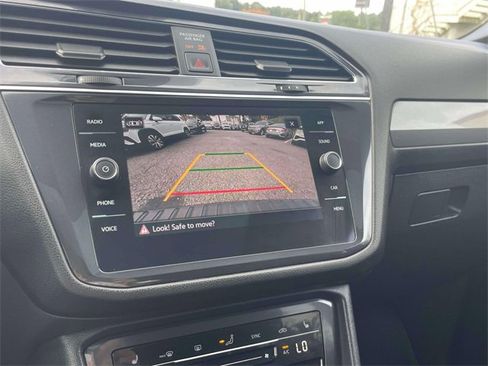Used 2022 Volkswagen Tiguan SE R-Line image 28